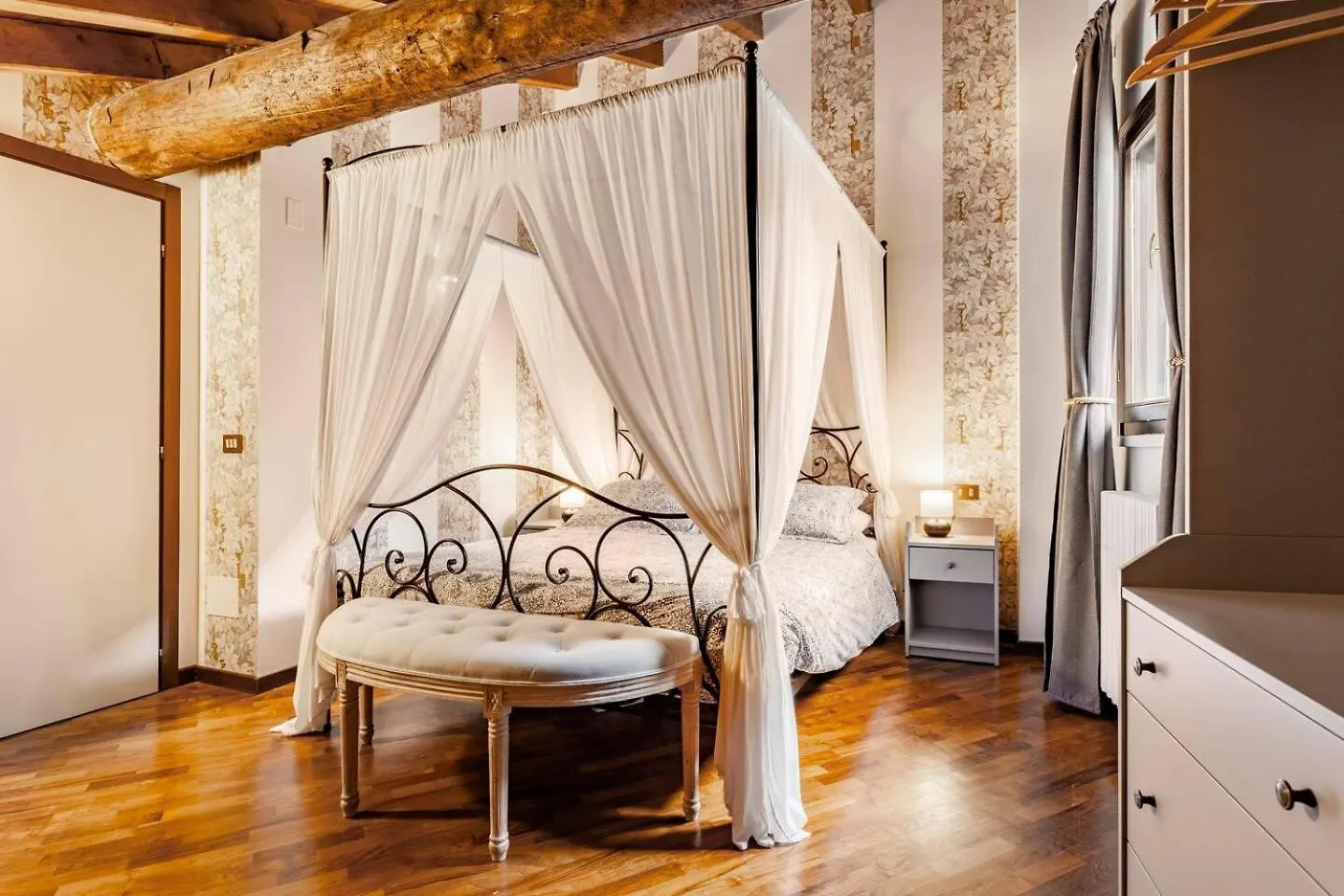 Design Villa With Parking Navigli Area Mailand Italien