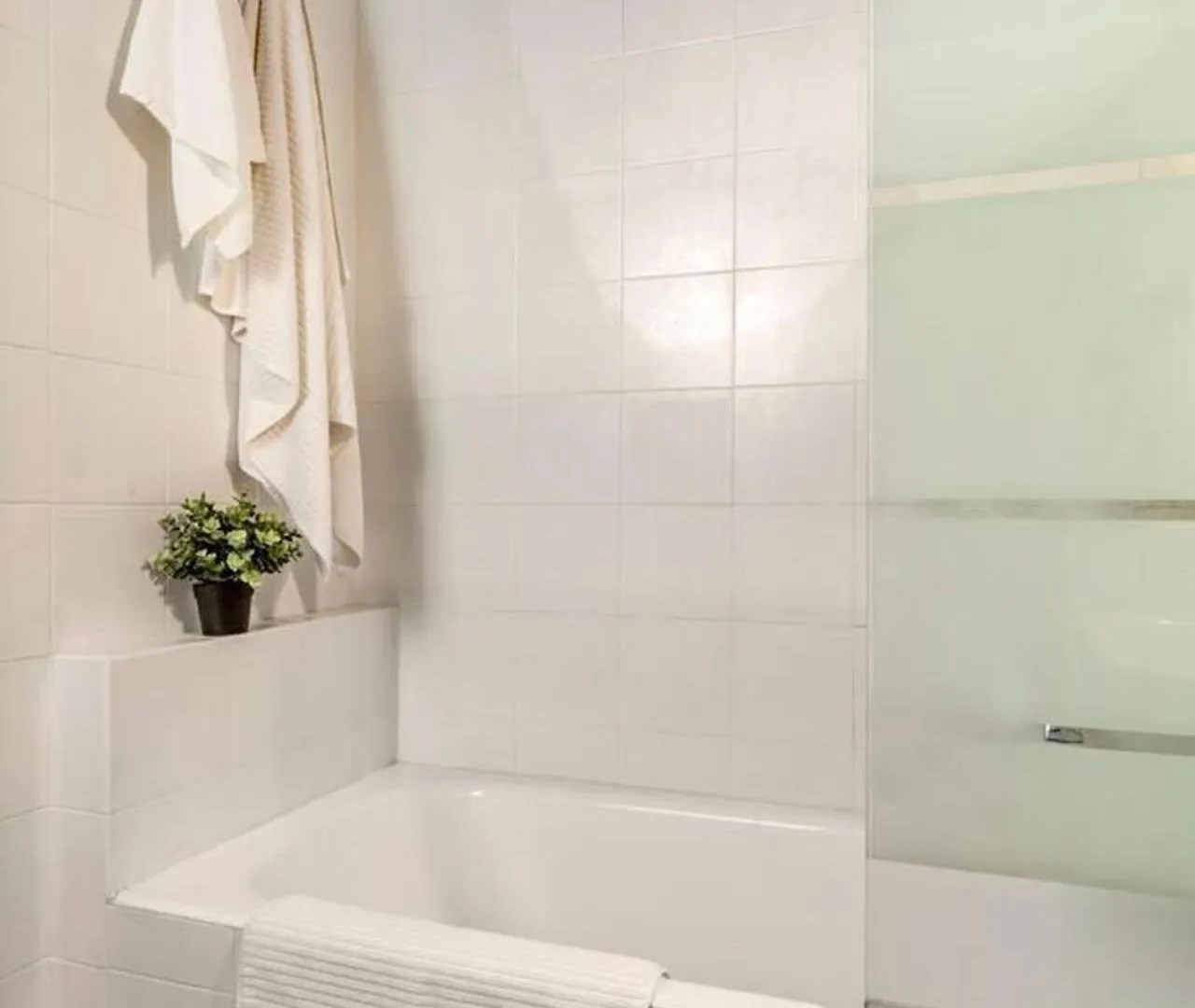 Design Villa With Parking Navigli Area Mailand
